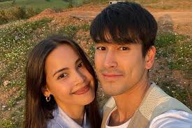 Langgeng Banget, Ini 7 Potret Mesra Pasangan Artis Thailand