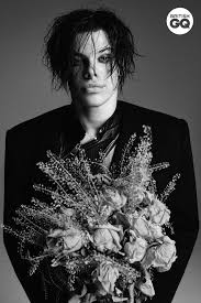 Age, height, weight, weight in pound, height in feet, wiki, bio, family, brother. Yungblud Dress Gq Hype The Kardashian Age Is Over British Gq