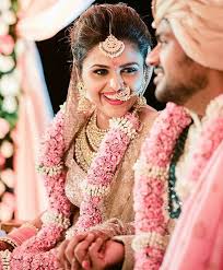 Indian Weddings On Instagram Storiesbyjosephradhik Sabyasachibride Sabya In 2020 With Images Indian Wedding Garland Indian Wedding Flowers Flower Garland Wedding