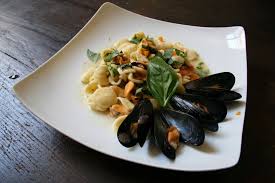 Si tratta di cozze fresche, prima cotte in pentola come ogni ricetta tradizionale esistono varie versioni, come l'impepata di cozze al pomodoro oppure quella di cozze e vongole. Cucinare Le Cozze Come Riconoscere Le Migliori E Le Ricette Piu Sfiziose Glam Style