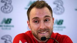 Yapılan ilk yardımın ardından eriksen. Danimarkali Futbolcu Eriksen Mac Sirasinda Fenalasti Sol Haber