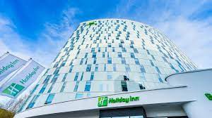 With music by irving berlin, the composer wrote twelve songs specifically for the film, the best known being white christmas.the film features a complete reuse of the song easter parade, written by berlin for the 1933. Holiday Inn Hamburg City Nord Ab 63 1 0 4 Bewertungen Fotos Preisvergleich Tripadvisor