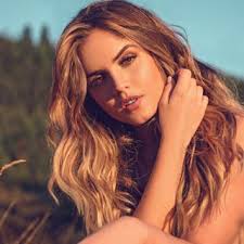 Contact Valeria Duque