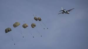 Kayıplarımız kıbrıs barış harekâtı'nda 411 karacı, 5 havacı, 13 jandarma, 56'sı kocatepe'de 69 denizci, toplam 498 askerimiz şehit düşmüştür. Parasutcu Komandolar Hunerlerini Sergiledi