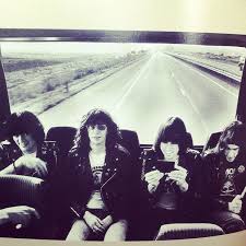 No Big Tour Buses For Them Ever Joey Ramone Punk Rock Bandas De Punk