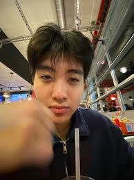 IT'S JUST AFTER JULY FOURTH 🇺🇸🔥 BUT BEFORE THE SPARKLERS GO OUT, TAKE A  SECOND TO WISH A LEGENDARY 2️⃣1️⃣ST BIRTHDAY 🥳🍻 TO OUR VERY OWN ARTSY  KING 👨🏻‍🎨 AND VALORANT LIABILITY