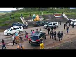A venezuela é um país que oferece diversos atrativos, desde as famosas montanhas tepuis ao sul até o vasto mar do caribe e suas ilhas paradisíacas ao norte do país. A Fronteira De Brasil E Venezuela Na Cidade De Pacaraima Em Roraima Youtube