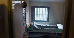 Mais tous les hôpitaux psychiatriques ne sont pas les mêmes, leurs missions et leur fonctions. Les Uhsa Des Hopitaux Prisons Pour Des Soins Psychiatriques Entre Les Murs Le Point