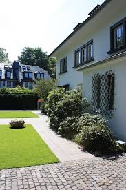 Gartenideen Eingangsbereich Vor Dem Haus Von Rheingrun Gartengestaltung Steingarten Moderner Garten