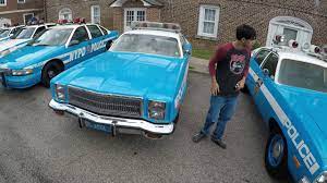 Vintage Nypd Police Cars Using Sirens At Police Car Show Governor S Isla Police Cars Car Show Nypd