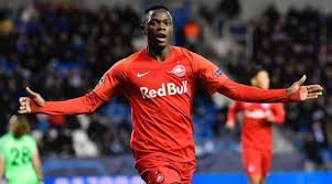 Он играет на позиции центральный нап. Manchester United Join Liverpool In Race For Rb Salzburg Striker Patson Daka