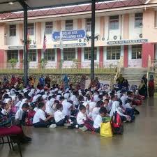 Terutama tingginya kesenjangan antara pendidikan di kota dan di pedesaan. Sekolah Kebangsaan Sungai Pelong Smu