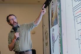 Wagga cyclist warns locals about magpie swooping hotspots