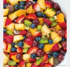 Salade de fruit creamy des fruits de saison et un nappage avec de la chantilly. 3 Recettes De Salades De Fruits Originales Et Delicieuses Terrafemina
