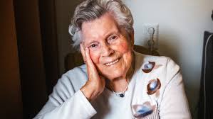 De 100-jarige Jannie kijkt terug op haar leven: 'Ik ben al 28 jaar alleen, dan  leer je wel door te zetten'