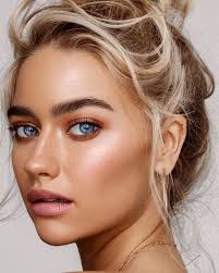 Audrey Schroeder (helloitsaudrey)