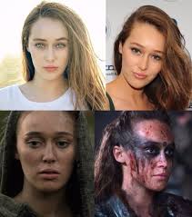 Why do people think that Lexa's eyes are green? They are very clearly blue.  Most of her scenes are in darker settings, and the...
