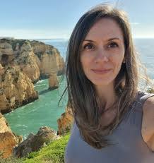 Hello! Looking for last minute small apartment or room starting now for 2-4  weeks. Ideally close to the water, but I'm open to other possibilities. I'm  also doing house and pettsiting, so