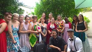 Les jardins d'iroise de blaye est un service social classifié etablissement d'hébergement pour personnes agées dépendantes. Une Journee Festive Aux Jardins D Iroise De Rochefort Jardins D Iroise