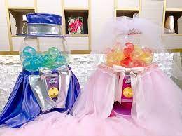 結婚式でガチャガチャ 少し変わったアイテムは ゲストの皆さんの印象に残るはず お子様より意外と大人の方のほうが 楽しんでいる姿をよくお見かけします 何を入れるかはアイディア次第 何が出てくるのかドキドキワクワク みんなでガチャガチャしませんか wedding