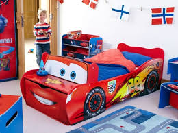 En plus, vous pourrez créer une jolie décoration grâce à ce meuble ! Le Lit Voiture Pour La Chambre De Votre Enfant Archzine Fr
