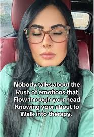 Laura Vanwinkle's Instagram, Twitter & Facebook