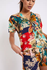 Explorez notre collection de chemise hawaienne pour hommes à la mode cet été 2021. Chemise Femme Hawaienne Taylor Tahina Banana Moon