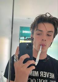 Is Louis Partridge in Harry Potter