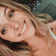 Cami Wade's Instagram, Twitter & Facebook