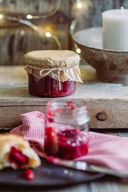 Geschenke Aus Der Kuche Oder Weihnachtsmarmelade Mit Himbeeren Cranberries Und Weisser Schokolade Pomponetti Rezept Weihnachtsmarmelade Lebensmittel Essen Essen Und Trinken