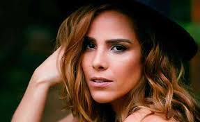 Wanessa camargo is the third studio album by brazilian singer wanessa camargo, released on december 5, 2002.the album sold more than 350,000 copies, being certified the gold by associação brasileira dos produtores de discos (abpd). Wanessa Camargo Revela O Motivo De Seguir Carreira No Pop