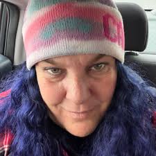 Hoping for some help, but please don't come for me lol…I haven't had to use  a Laundromat/Laundrymat in many years. What is the best (cleanest) one  locally? Do they still take quarters (