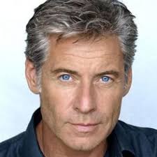 Vous avez 50 ans ou plus, vous recherchez les meilleures coiffures pour hommes de votre age, mais vous ne voulez pas la même coupe de cheveux ennuyeuse et vieillissante que tous les autres hommes de votre génération? Coiffures Homme De 50 Ans Coiffure Homme 50 Ans Cheveux Courts Barbe Cheveux En Bataille