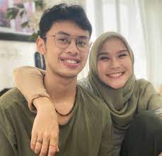 She is the wife of movie director hanung bramantyo and the oldest sister of an. Geram Dengan Tuduhan Netizen Zaskia Adya Mecca Jelaskan Kedekatannya Dengan Putra Sambung Pikiran Rakyat Com