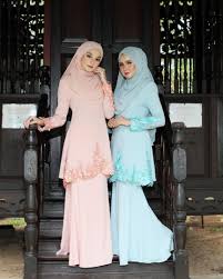 Koleksi model baju batik couple keluarga terbaru 2017, lengkap! Baju Kurung Raya 2019 Women S Fashion Muslimah Fashion Baju Kurung Sets On Carousell