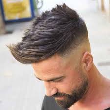 También entre los mejores cortes de pelo para hombre y para primavera verano 2021 junto al pelo largo se impone también el estilo degradado que es un tipo de corte en el que se combinan varias medidas de cortes a la vez de modo que puedas crear un efecto degradado en tu cabeza. Cortes De Pelo Hombre Degradado En Pico