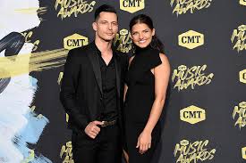 Their second studio album, the way it feels, was released on april 10, 2020. Devin Dawson Marries Singer Songwriter Leah Sykes