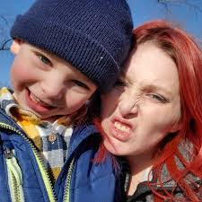 Elizabeth Bringman's Instagram, Twitter & Facebook