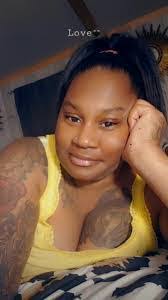 Vonda Pierce's Instagram, Twitter & Facebook