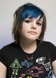 Coraz częściej się o nim mówi i pisze, coraz więcej takich fryzur widzimy na ulicy. Top 50 Emo Hairstyles For Girls