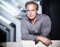 «a maria joão continua sempre a ser marcante». Caras Ricardo Carrico Chegar Aos 47 E Dizer Que Ja Fiz Tudo Nao Nao Sou Capaz De Ficar Quieto
