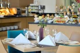 مطعم فندق هيلتون جاردن ان في تبوك