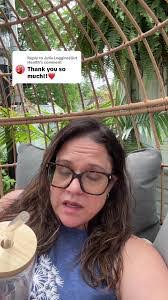 Laura Loggins's Instagram, Twitter & Facebook