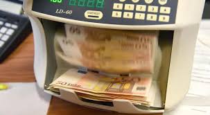 Collegato al limite di utilizzo del denaro contante vi è la stretta legata a prelevamenti e versamenti sui sostanzialmente, il rischio peggiore che puoi correre è quello di trovarti a versare in banca banconote da 500 euro o 200 euro. Pagamenti Cash Nuovo Limite Al Contante Dal 1 Luglio Tetto A 2 000 Euro