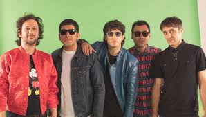  18  sus ganancias personales en aquel momento procedían de un 1% de regalías sobre una ars estimado de nueve millones en ventas de discos, así como un adicional de 600 000 para el álbum de reediciones y ars 500 000. Turf Venimos A Seguir Sacando Discos A Recuperar Nuestro Lugar En El Mundo