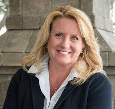 Danielle Huck's Instagram, Twitter & Facebook