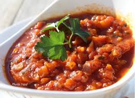 Ingredients 1 Boite De Tomates Pelees 1 Carotte 1 Oignon 4 Gousses D Ail Les Feuilles De 10 Br Sauce Tomate Thermomix Sauce Tomate Recette Sauce Tomate