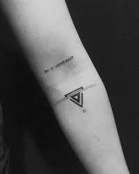 53 Cool Minimalist Tattoos Types Meaning Media Democracy Geometrik Dovmeler Mini Tattoos Inspiration Tattoos
