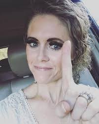 Janelle Schell's Instagram, Twitter & Facebook