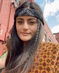 Elaine Simmons's Instagram, Twitter & Facebook